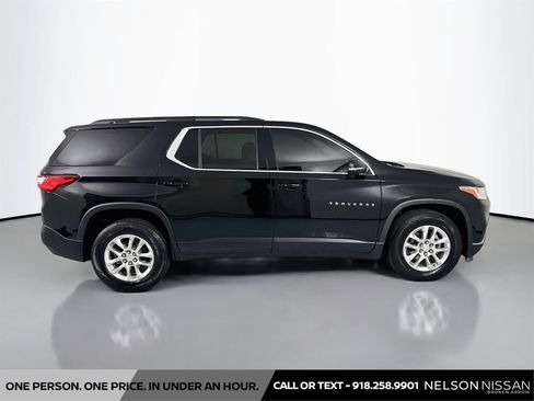 Used 2021 Chevrolet Traverse LT FWD image 4