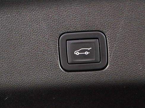 Used 2023 GMC Yukon SLT image 34