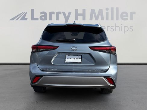 Used 2022 Toyota Highlander Platinum image 4