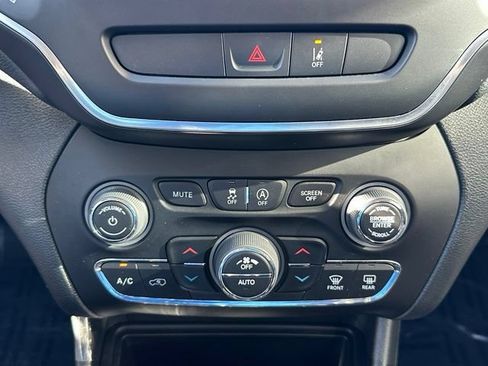 Used 2022 Jeep Cherokee Latitude Lux AWD/4WD image 34