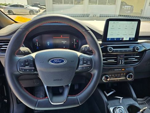 Used 2025 Ford Escape ST-Line AWD/4WD image 13