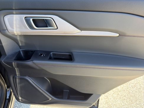 Used 2025 Ford Explorer Active RWD image 26