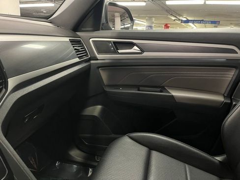 Used 2022 Volkswagen Atlas Cross Sport SEL R-Line image 31