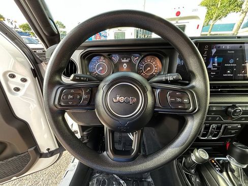 Used 2026 Jeep Gladiator Sport AWD/4WD image 14