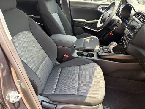 Used 2025 Kia Soul LX w/ LX Technology Package FWD image 13
