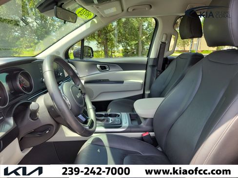 Used 2024 Kia Carnival LX FWD image 20