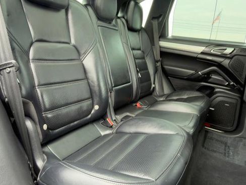 Used 2015 Porsche Cayenne Turbo image 57
