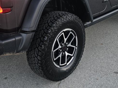 Used 2025 Jeep Wrangler Unlimited Rubicon image 10