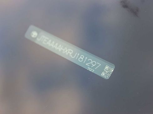 Used 2024 Toyota Venza LE image 26