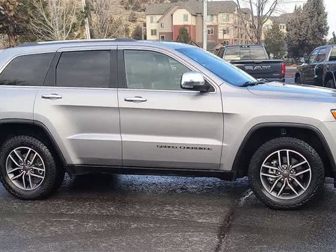Used 2020 Jeep Grand Cherokee Limited w/ Luxury Group II image 2