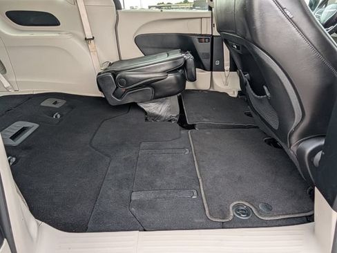 Used 2024 Chrysler Pacifica Touring-L FWD image 22