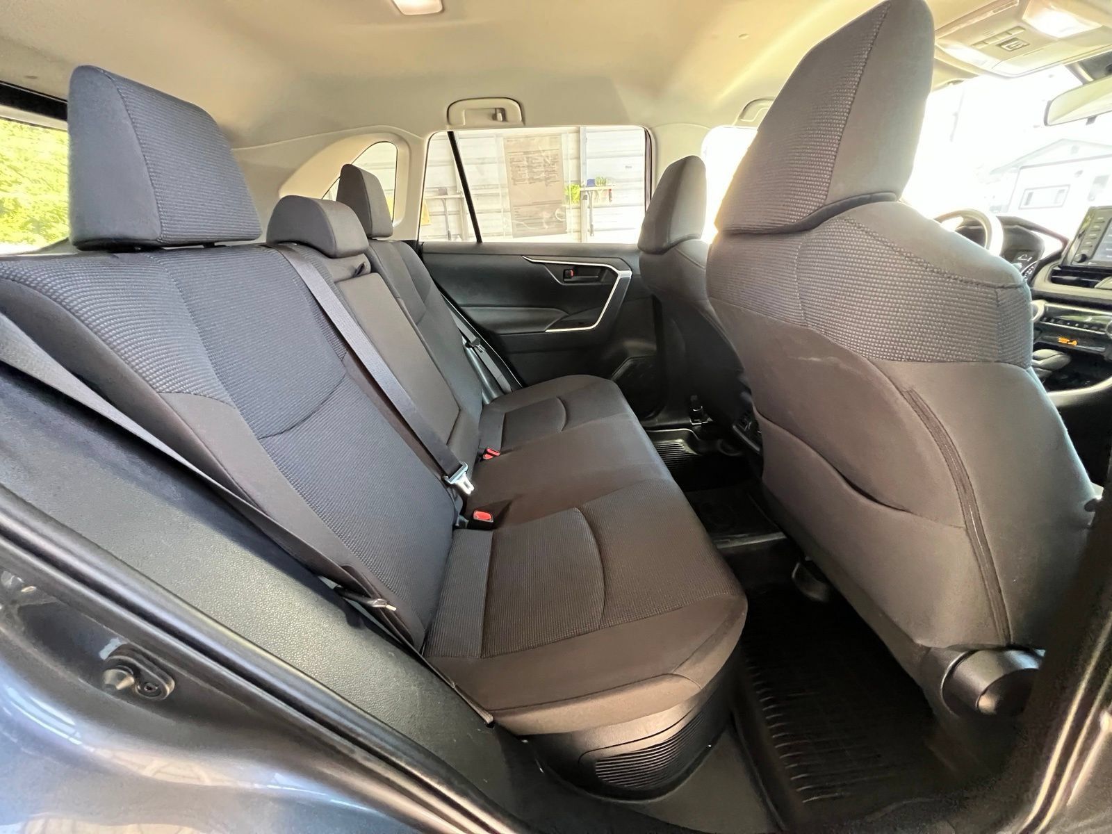 Used 2022 Toyota RAV4 LE AWD/4WD image 18