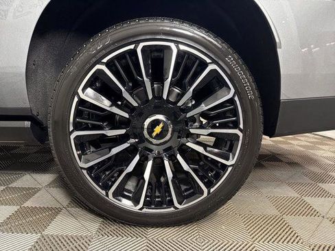 New 2026 Chevrolet Suburban High Country w/ LPO, Illumination Package image 8