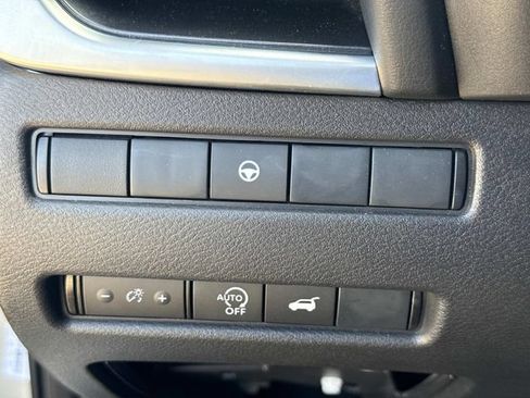 Used 2025 Nissan Rogue SV AWD/4WD image 27