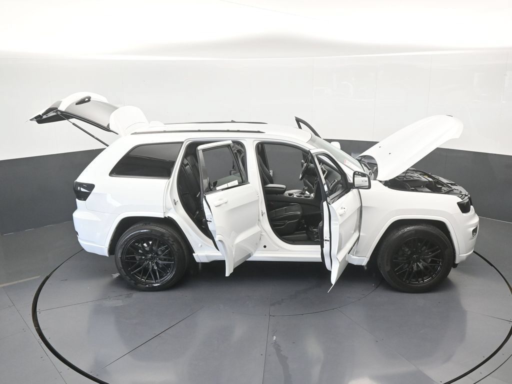 Used 2018 Jeep Grand Cherokee Altitude RWD image 67