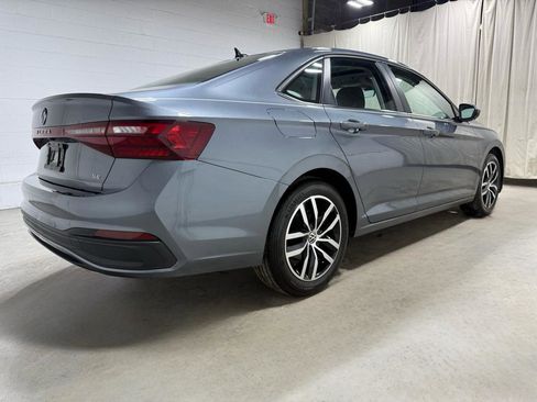 Used 2025 Volkswagen Jetta SE w/ Sunroof Package image 4