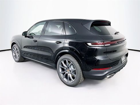 New 2026 Porsche Cayenne Base image 3