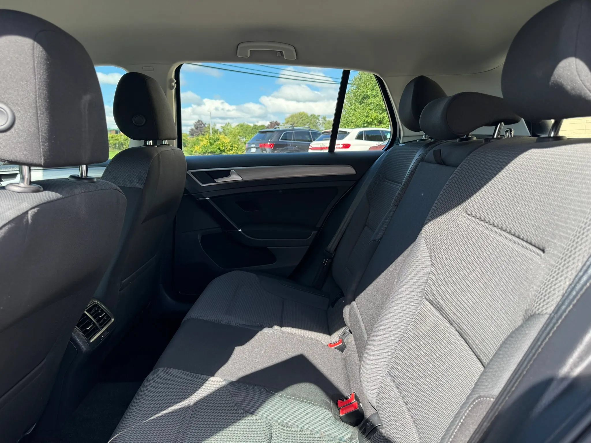 Used 2017 Volkswagen Golf SEL FWD image 33