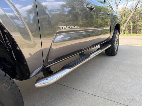 Used 2016 Toyota Tacoma SR5 w/ Towing Package image 11