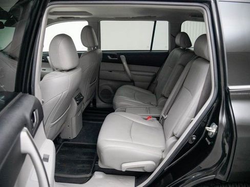 Used 2013 Toyota Highlander SE image 16