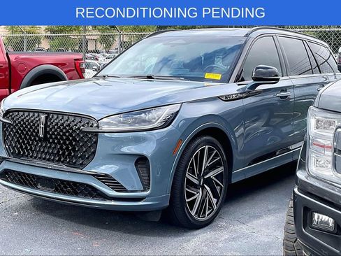 Used 2025 Lincoln Aviator Black Label w/ Jet Appearance Package AWD/4WD image 2