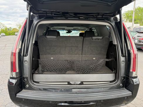 Used 2017 Cadillac Escalade Luxury AWD/4WD image 12