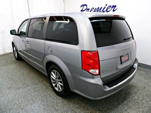 Used 2016 Dodge Grand Caravan SE FWD image 4