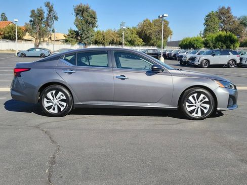 Used 2025 Nissan Altima 2.5 S FWD image 33