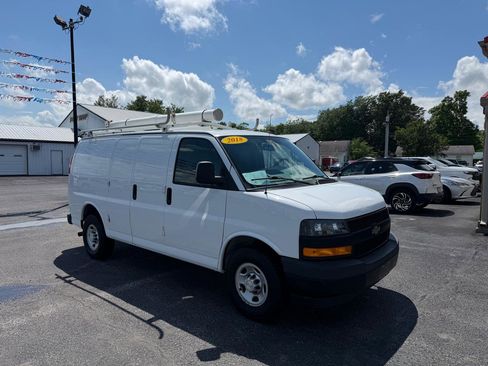 Used 2018 Chevrolet Express 2500 w/ Driver Convenience Package RWD image 2