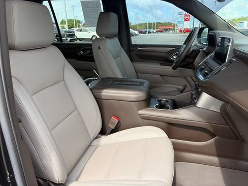 Used 2023 Chevrolet Tahoe Z71 w/ Z71 Off-Road Package AWD/4WD image 13