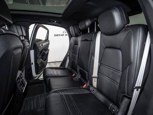Used 2023 Porsche Cayenne Coupe AWD/4WD image 14