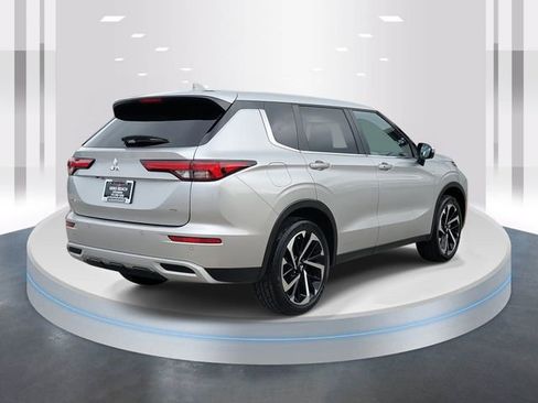 Used 2024 Mitsubishi Outlander SE image 4