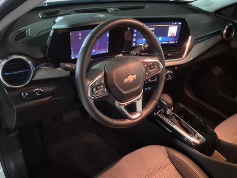 Used 2024 Chevrolet Trax LT w/ Driver Confidence Package FWD image 10