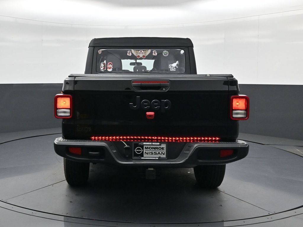 Used 2025 Jeep Gladiator Sport AWD/4WD image 8