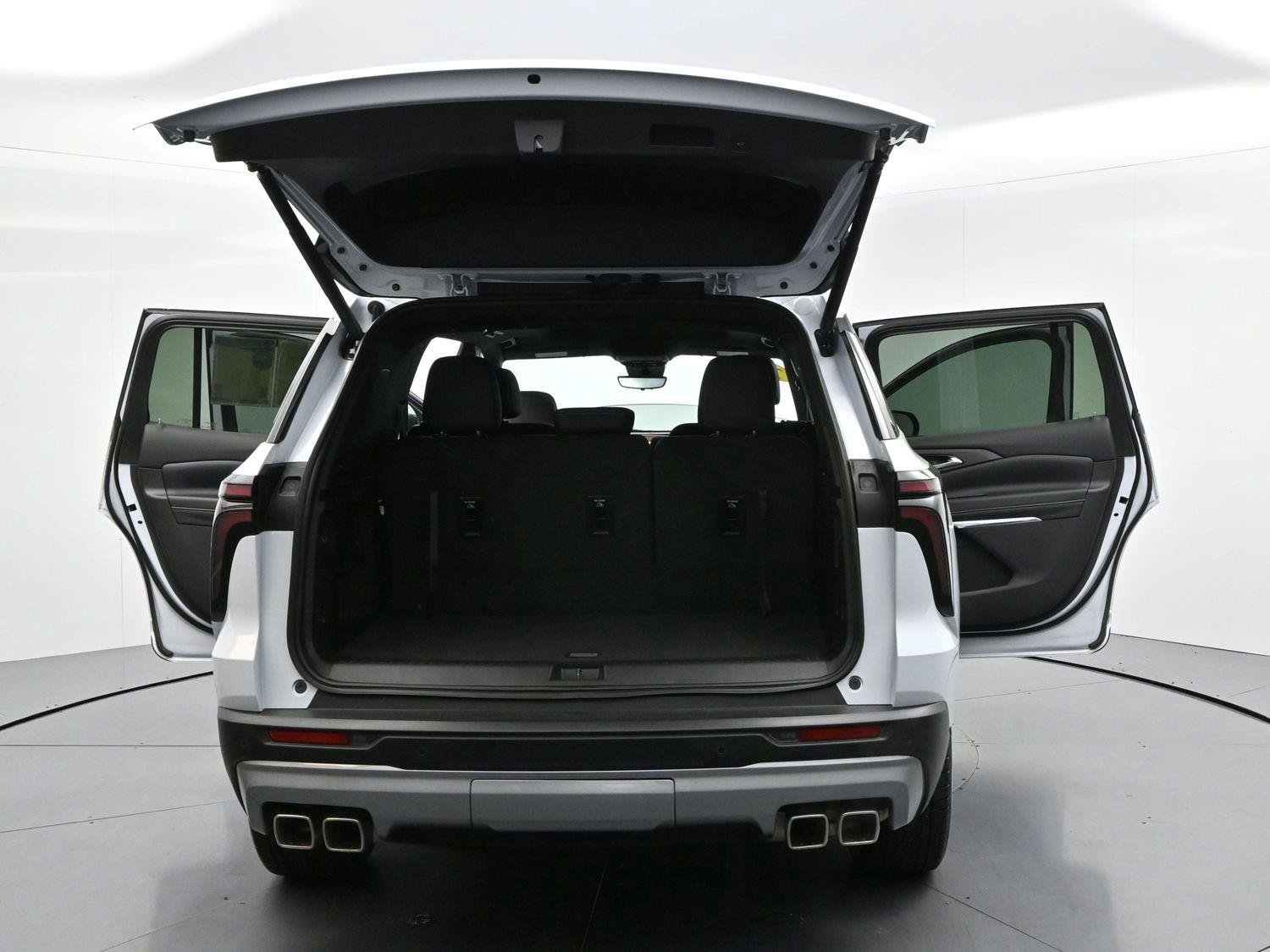 Used 2026 Chevrolet Traverse LT w/ Sun and Wheel Package FWD image 47