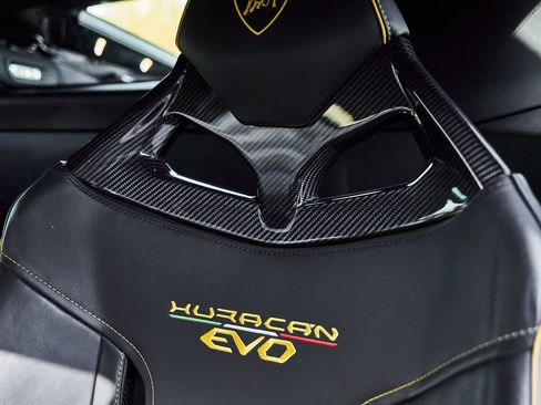 Used 2021 Lamborghini Huracan EVO image 45