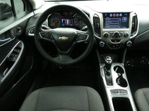 Used 2017 Chevrolet Cruze LT w/ Sun And Sound Package image 10