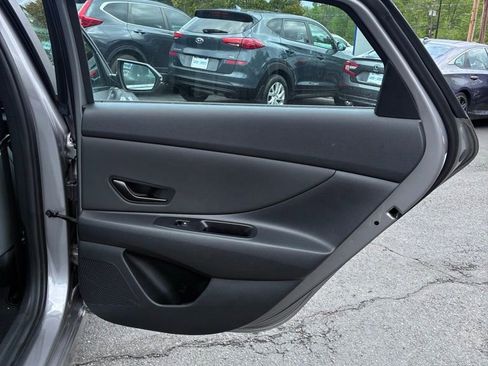 Used 2025 Hyundai Elantra Limited FWD image 45