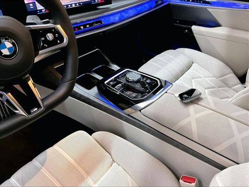 Certified 2025 BMW 760i xDrive AWD/4WD image 19
