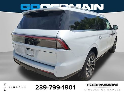 New 2025 Lincoln Navigator L Black Label AWD/4WD image 8