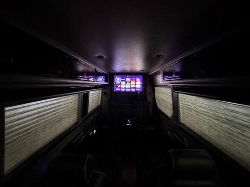 Used 2014 Mercedes-Benz Sprinter 2500 image 35