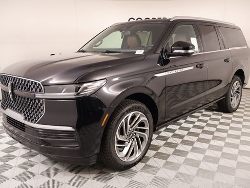 New 2026 Lincoln Navigator L Reserve AWD/4WD image 11