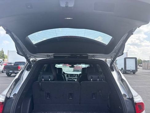 Used 2022 Buick Enclave Premium w/ Trailering Package, 5000 lbs. AWD/4WD image 8