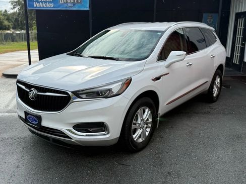 Used 2019 Buick Enclave Essence image 2