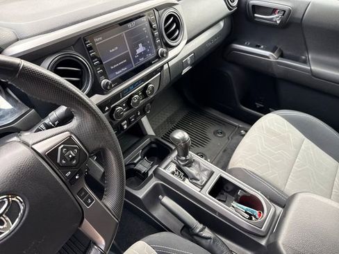 Used 2022 Toyota Tacoma TRD Off-Road w/ Technology Package AWD/4WD image 15