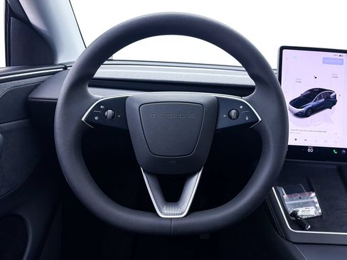 Used 2026 Tesla Model Y Long Range RWD image 29
