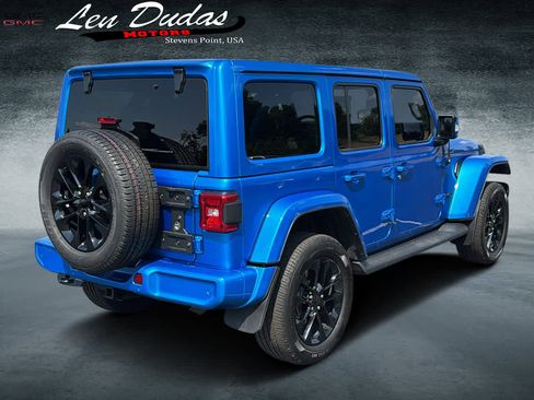 Used 2022 Jeep Wrangler Unlimited Sahara AWD/4WD image 4