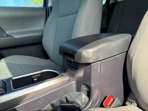 Used 2022 Toyota Tacoma SR5 RWD image 27
