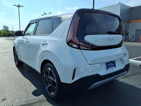 Used 2025 Kia Soul EX FWD image 4