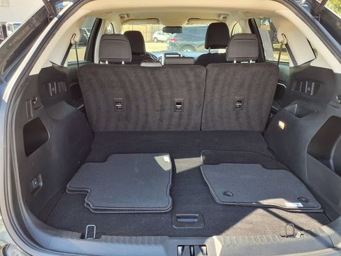 Used 2023 Ford Edge SE AWD/4WD image 9